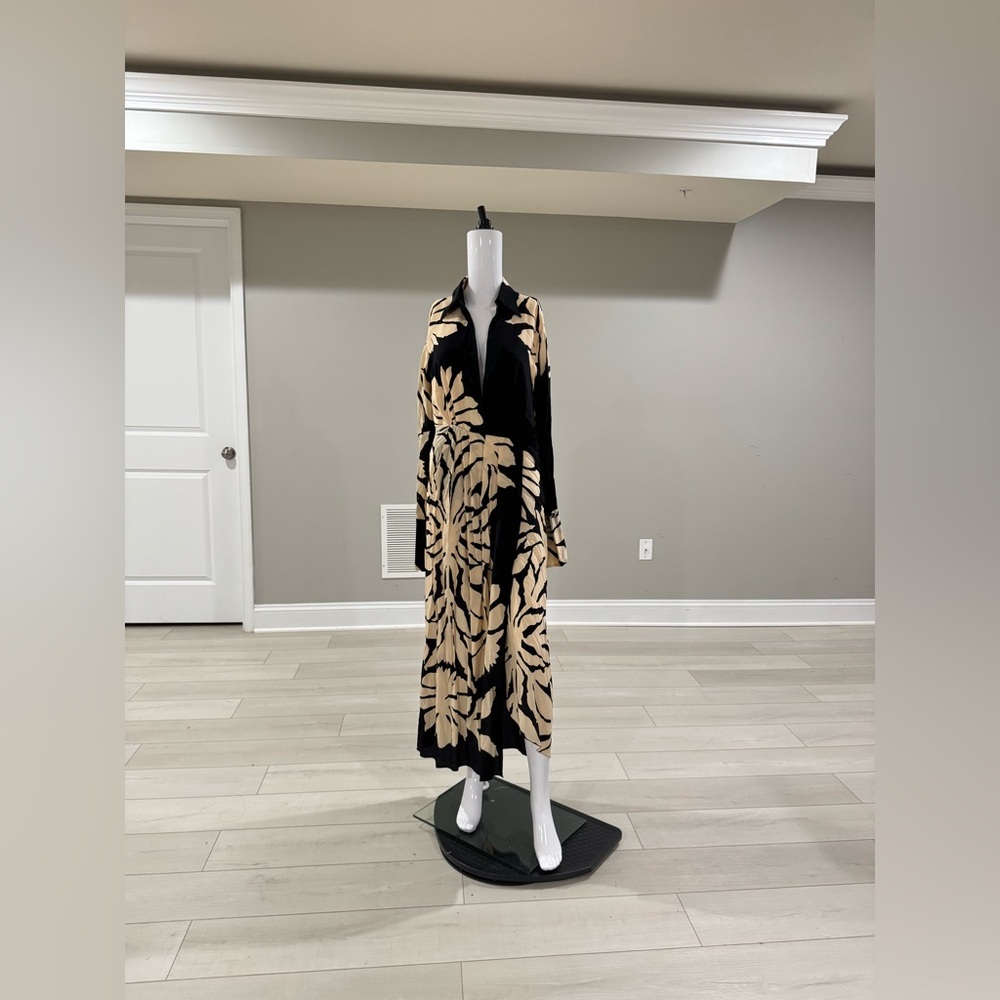 $1995 Johanna Ortiz
Dream Flowers Silk Midi-Dress size 8 - Picture 7 of 13